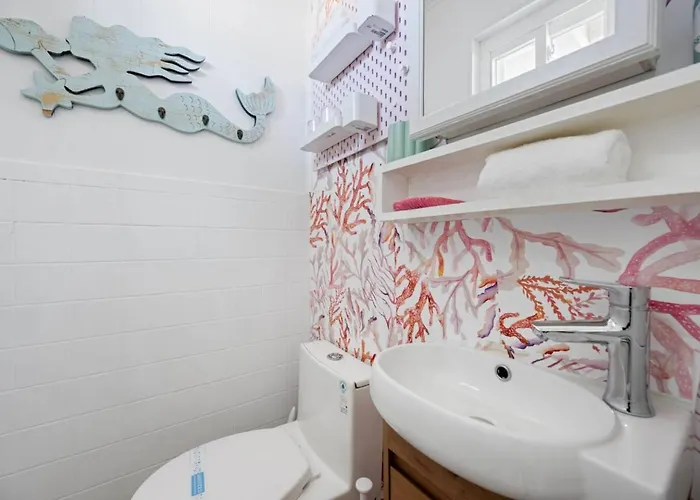 Ocean Block Retreat Pet Friendly Apartment