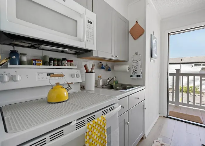 Apartment Ocean Block Retreat Pet Friendly *